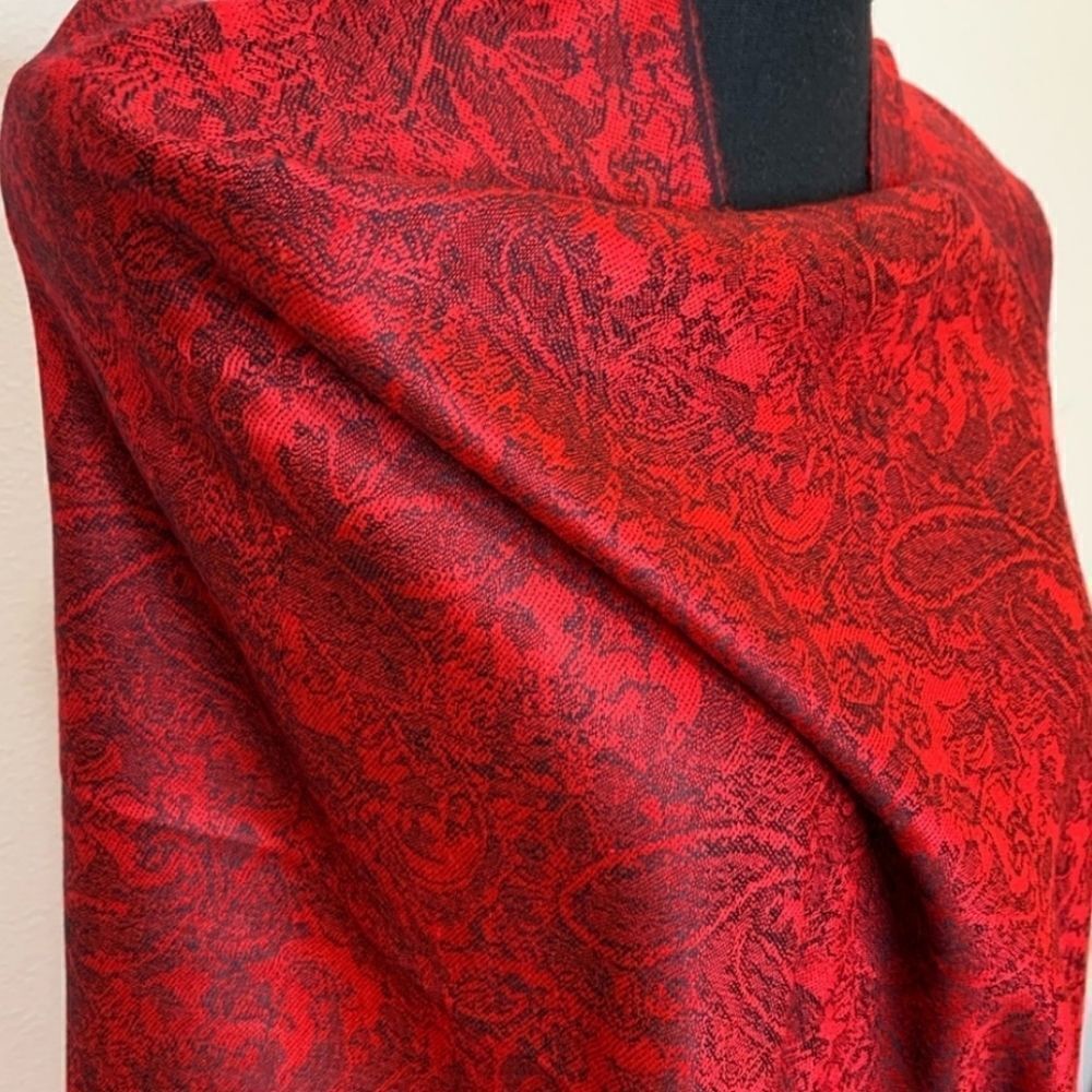 NWOT Beautiful Silk Blend Red & Black Pashmina - Picture 2 of 5